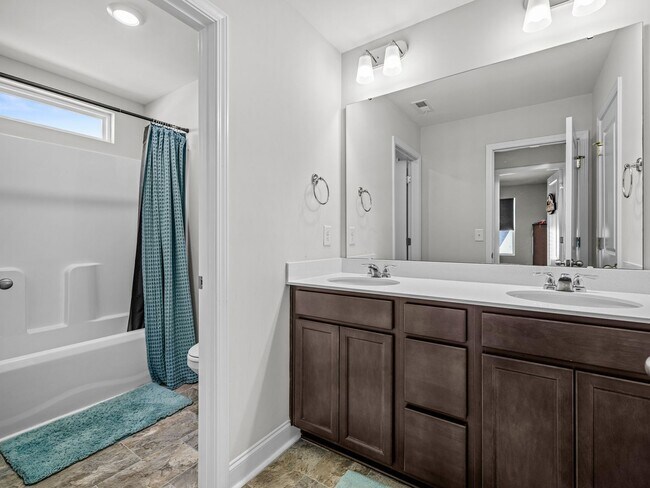 Building Photo - Towne Pointe Community
