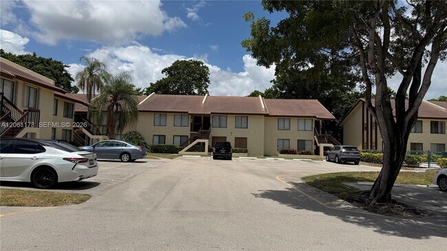 Building Photo - 2550 Riverside Dr