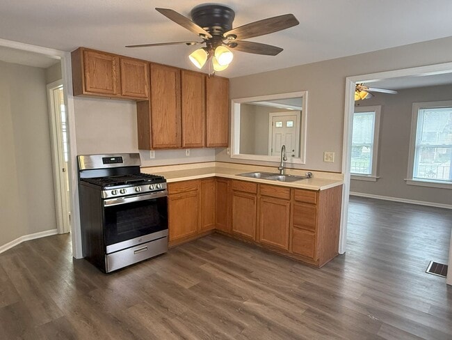 Building Photo - Private 4 bedroom home in West Allis