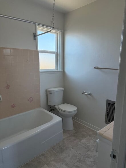 Building Photo - 2029 Delaware Ave