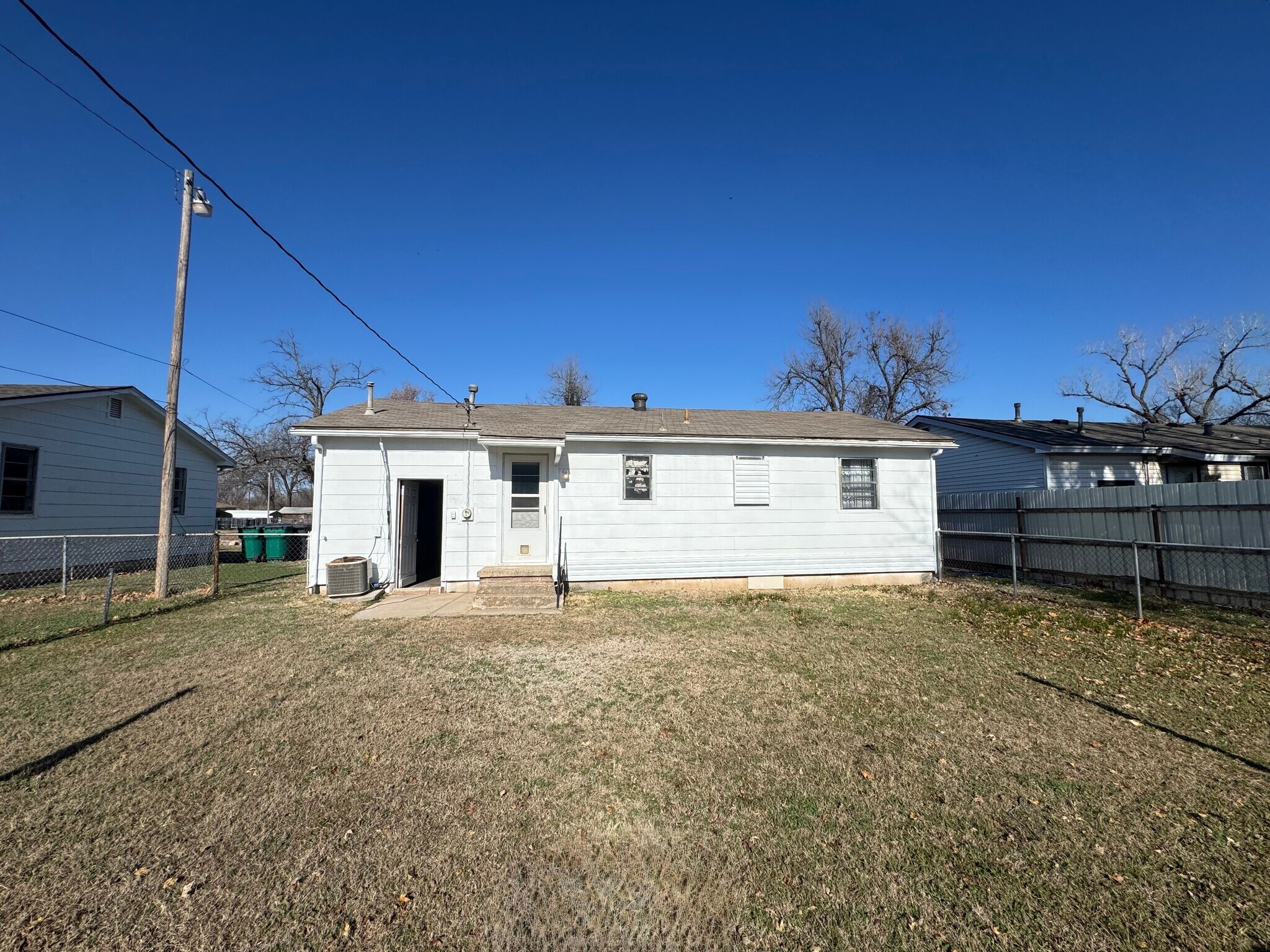 Building Photo - 3340 SW 23rd St