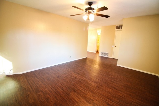 Building Photo - 7917 Hermitage Dr