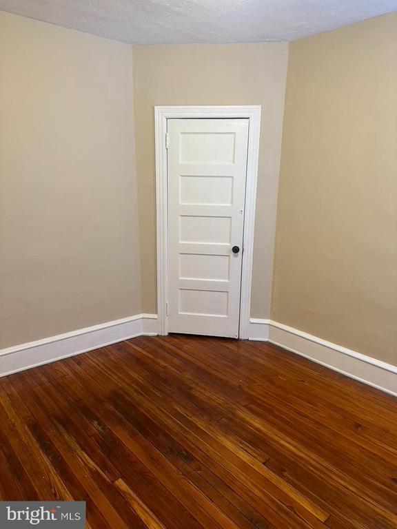 Building Photo - 5608 N Mascher St