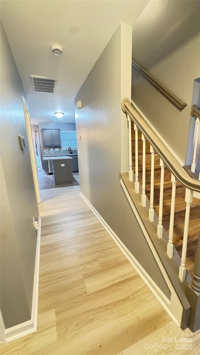Building Photo - 1705 Starling Ct