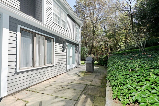 Building Photo - 36-40 Fox Run Rd