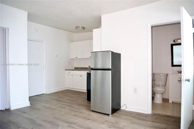 Building Photo - 501 SW 6th Ct