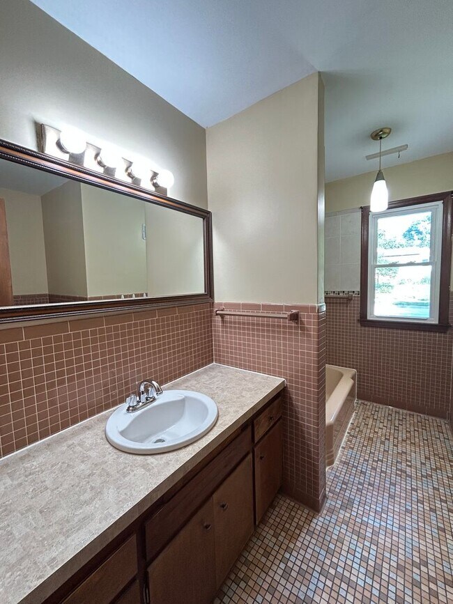 Building Photo - 704 N 74th Ave