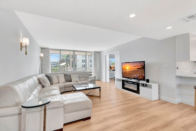 Building Photo - 1 Harbourside Dr