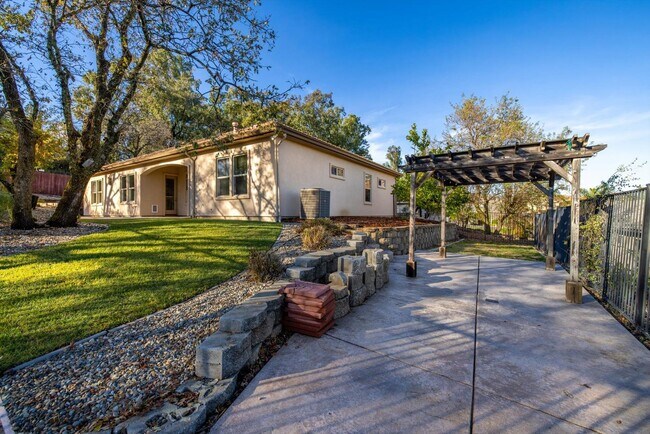 Building Photo - Custom N. Vacaville Single-Story Home in an Exclusive Gated Community!