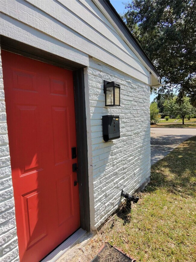 Primary Photo - 5810 W Bellfort Ave