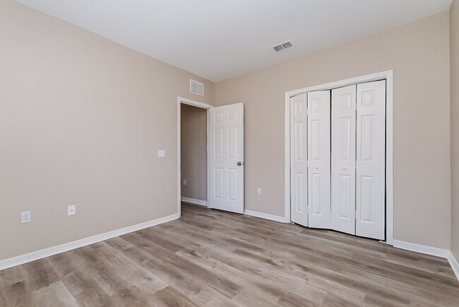 Building Photo - 3347 Bayshore Ct