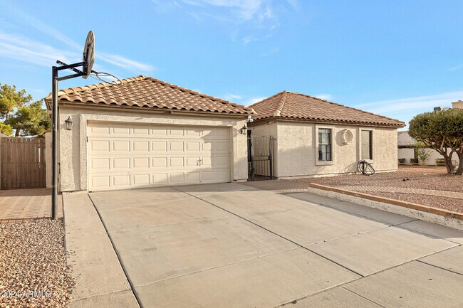 Building Photo - 5431 W Cochise Dr