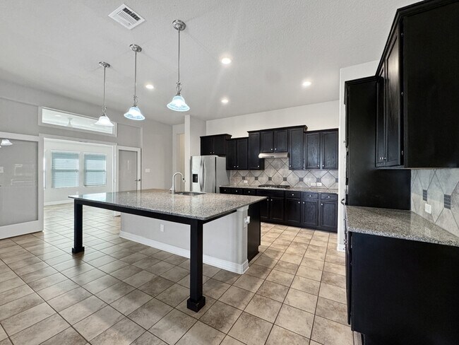 Building Photo - 9002 Monument Parke