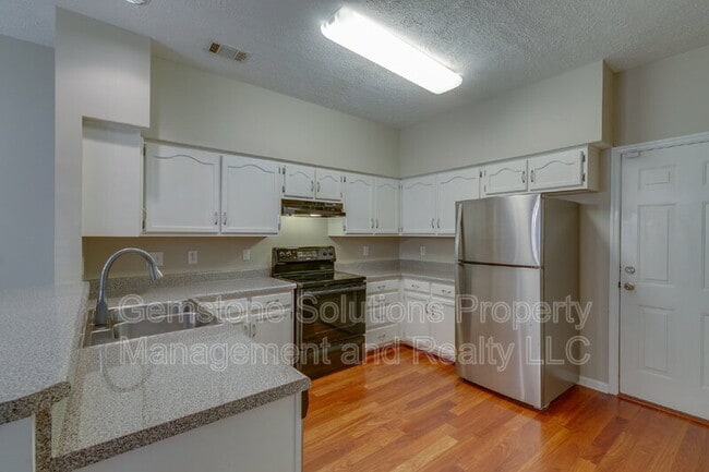 Building Photo - 55 Banwell Park