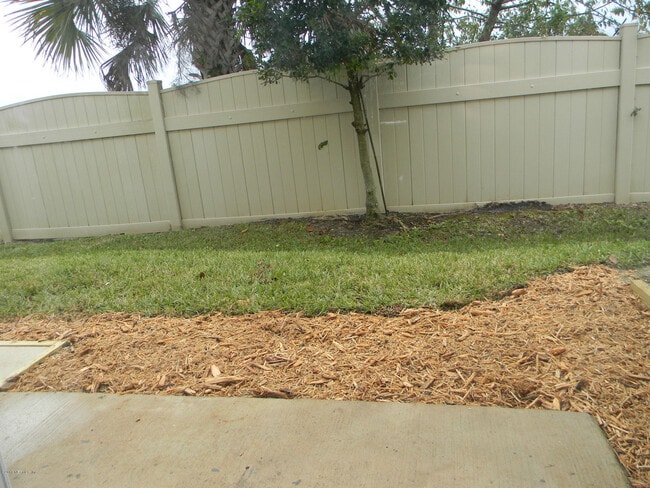 Building Photo - 2370 Sunset Bluff Dr