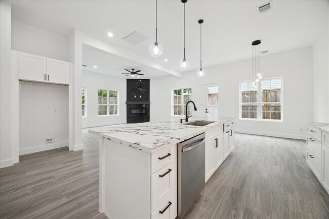 Building Photo - 10935 Brookeshire Chase Ln