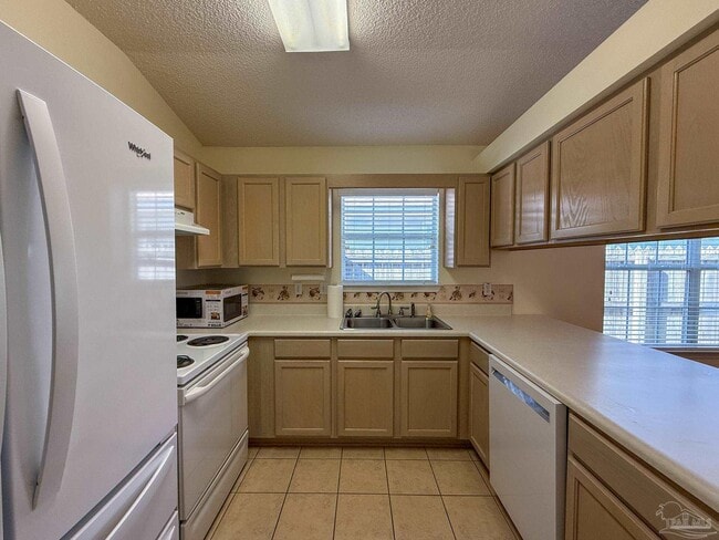 Building Photo - 8062 Heirloom Dr