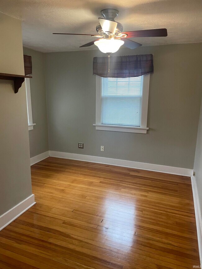 Building Photo - 2716 Buena Vista Dr