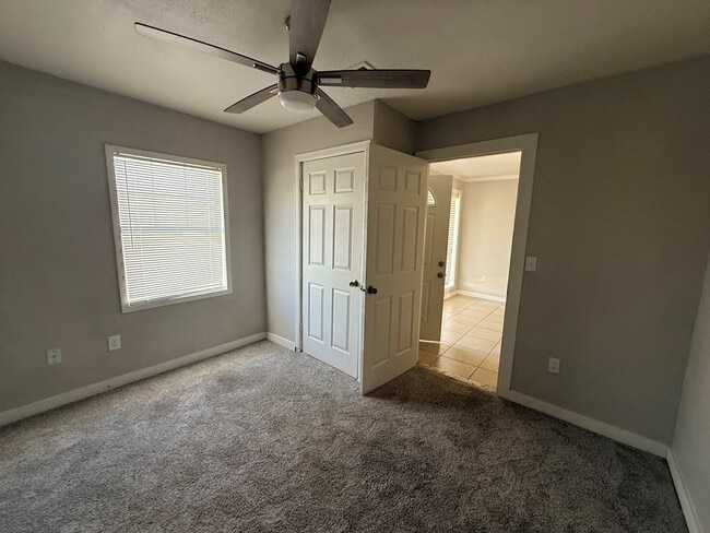 Building Photo - 1421 Lauderdale Ave