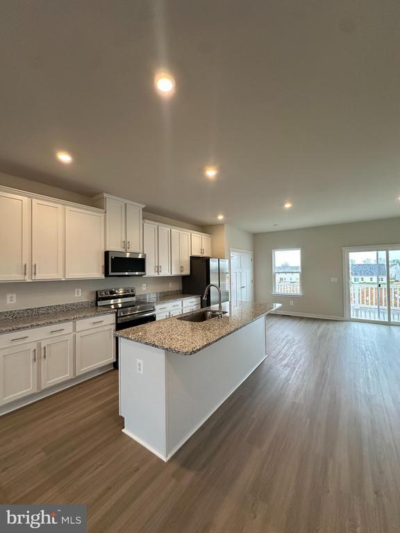 Building Photo - 369 Huntwell W Ave