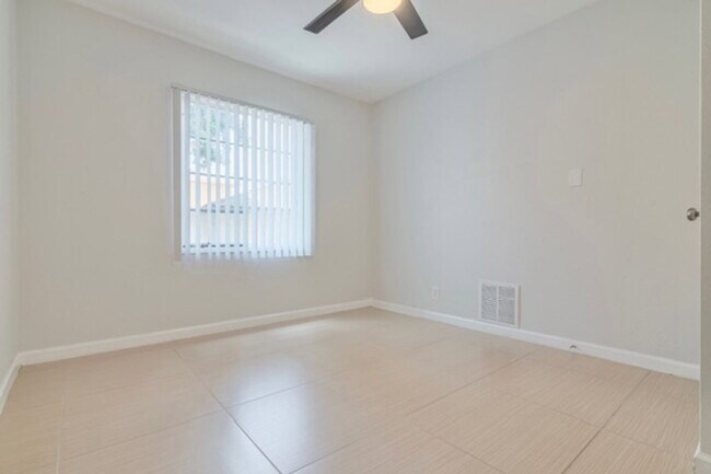 Building Photo - 4316 Santa Rosalia Dr