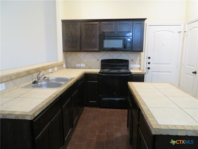 Building Photo - 554 Creekside Cir