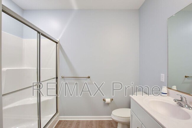 Building Photo - 1720 Vankar Dr