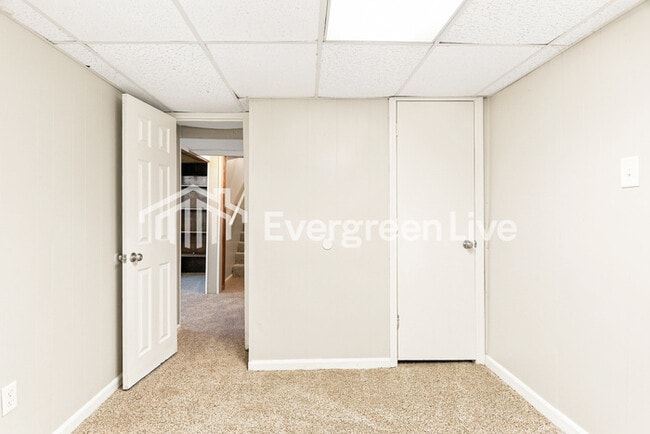 Building Photo - 1737 Molly Dr