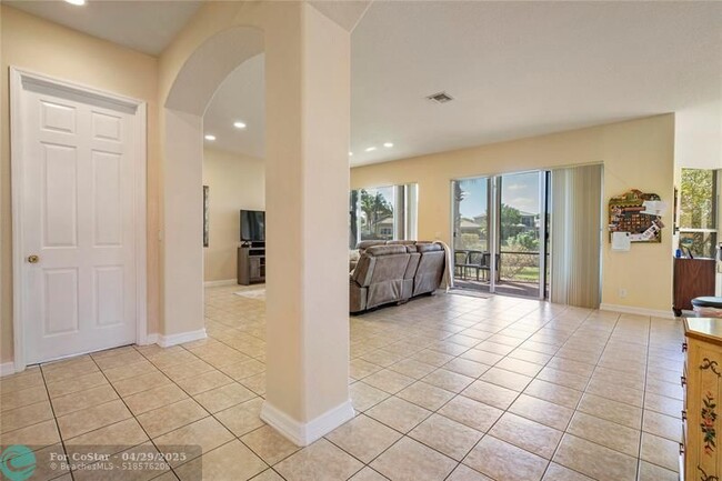 Building Photo - 12319 NW 77th Manor