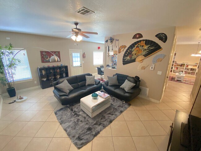 Building Photo - East El Paso Refrig A/C 4bed across from Park!