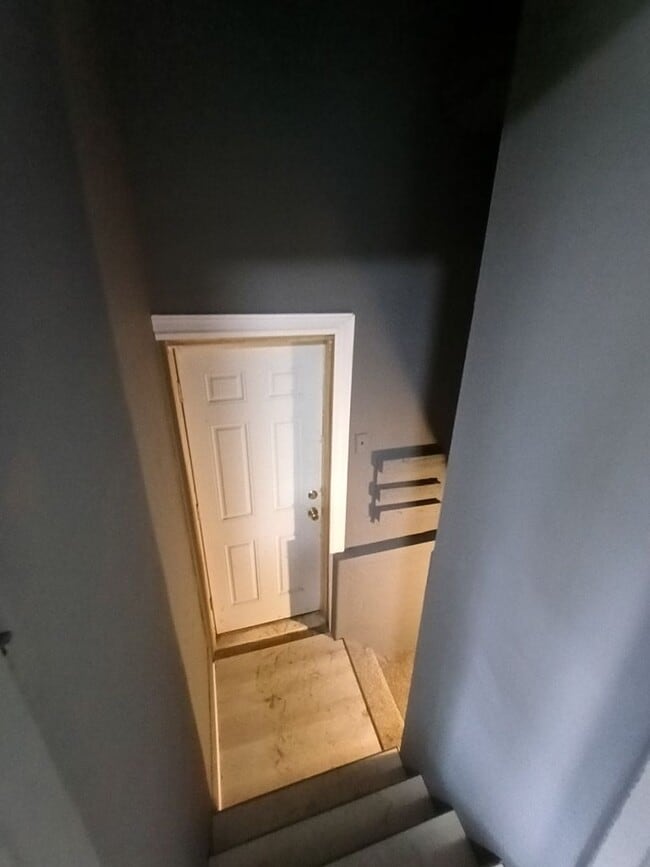Building Photo - 4 bedroom 2 bath brick colonial NOW AVAILA...