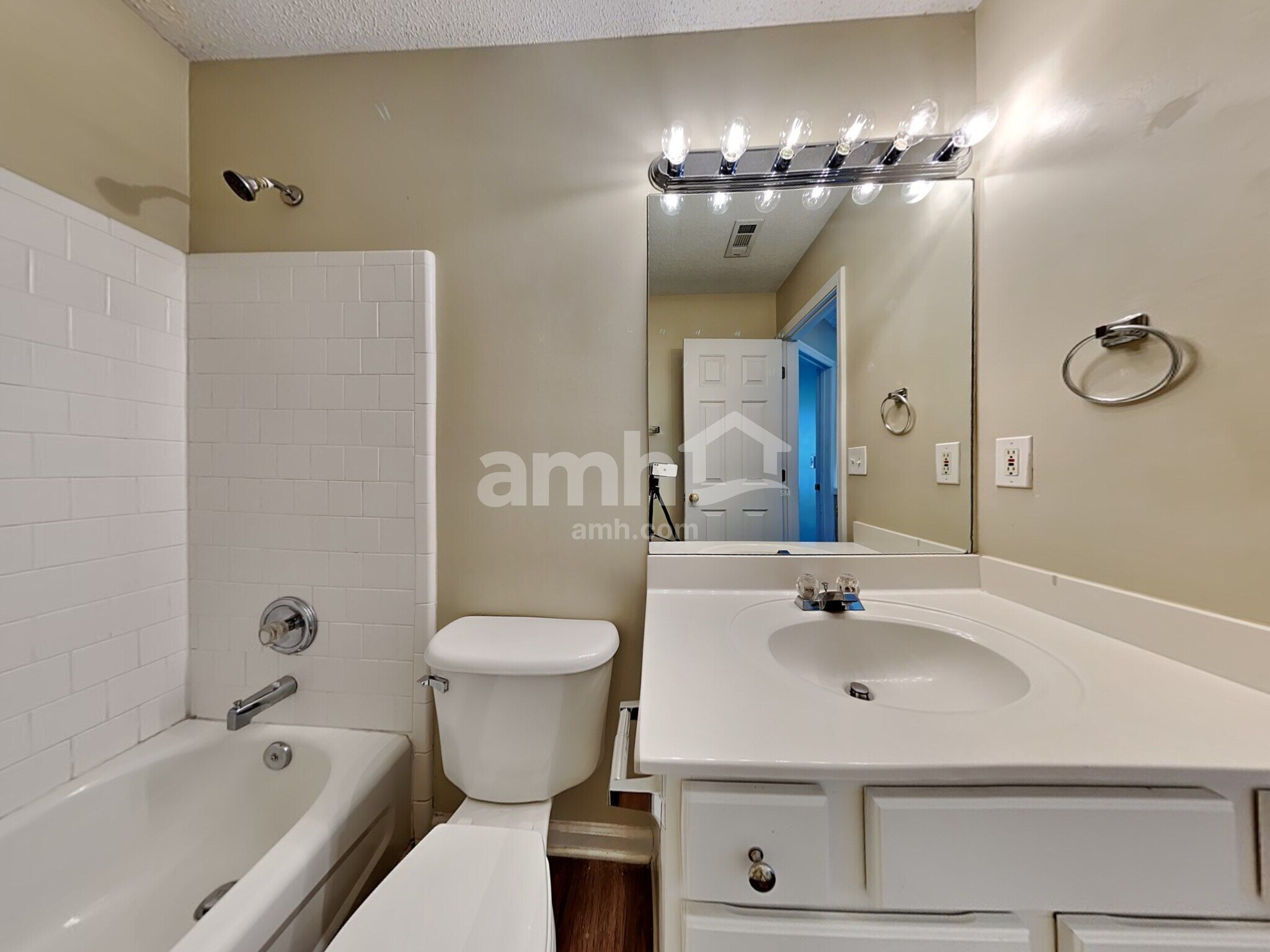 Building Photo - 4145 Ridgefair Dr