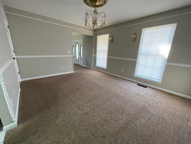 Building Photo - 4 Bed 3 Bath For Rent in Troy, MO