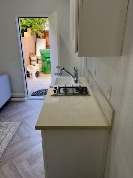 Building Photo - 30342 De Caron St