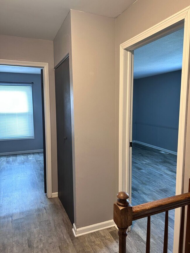 Building Photo - 1302 S Glen Cir