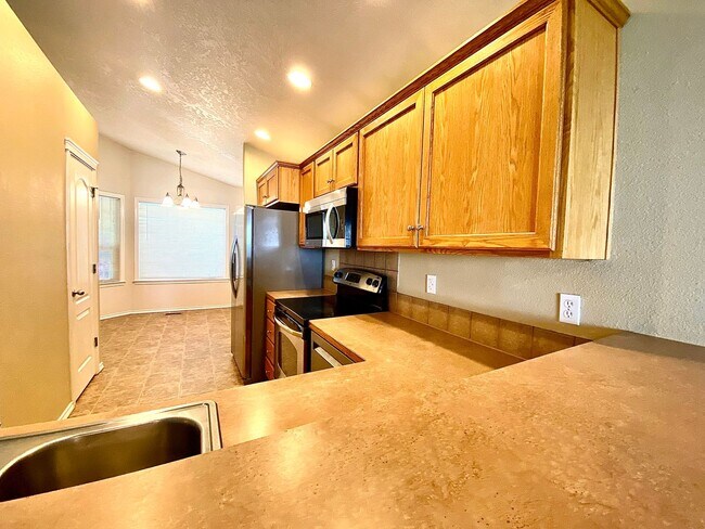 Building Photo - 3 bedroom 2 bath Walking Distance to Sage Valley Middle School