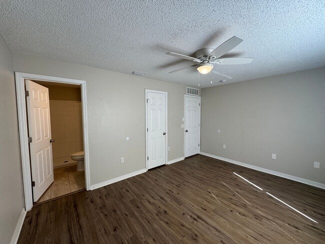 Building Photo - Spacious 4-Bedroom Home with 3 Full Baths in Whispering Trails – Pet Friendly!