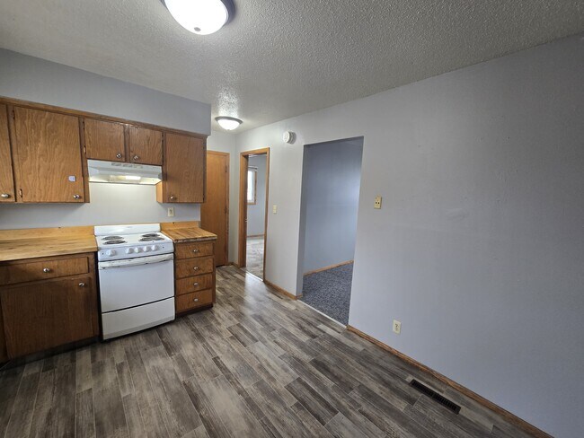 Building Photo - 811 W 3rd St