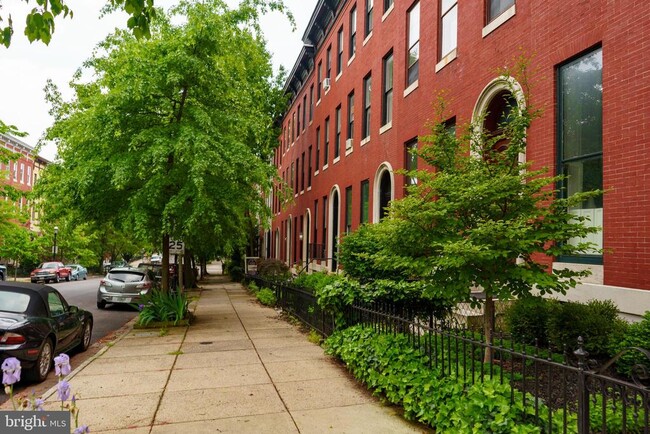 Building Photo - 1734 Bolton St