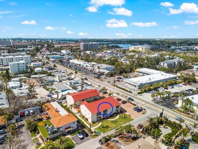 Building Photo - 6708 Sarasea Cir