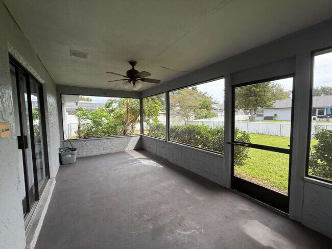 Building Photo - "Charming 3-Bedroom Retreat with 2 Full Ba...