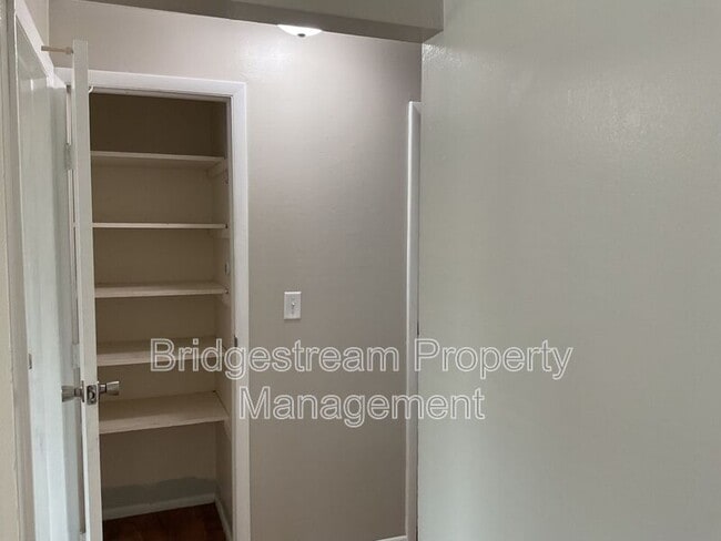 Building Photo - 4953 Leeper St