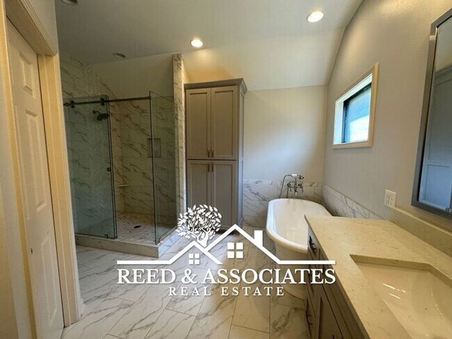 Building Photo - Renovated 3 Bedroom in Collierville!