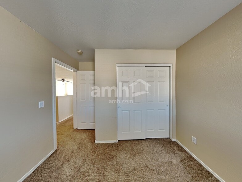 Building Photo - 22653 W Mesquite Dr