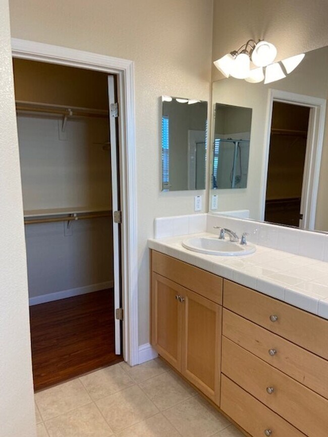 Building Photo - Beautiful 3 Bedroom Home