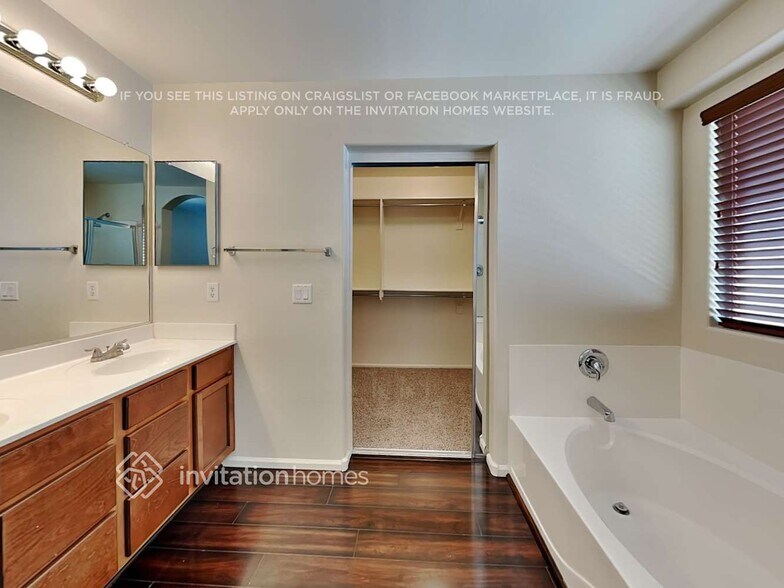 Building Photo - 1374 Matthews Dr