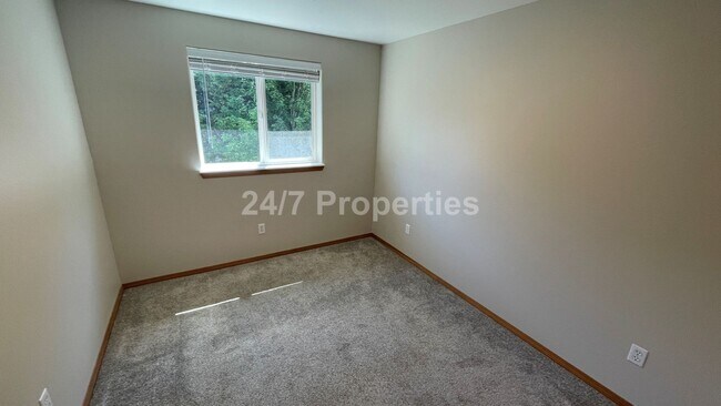 Building Photo - Spacious 3 BD | 2.5 BA Duplex - Beaverton/...