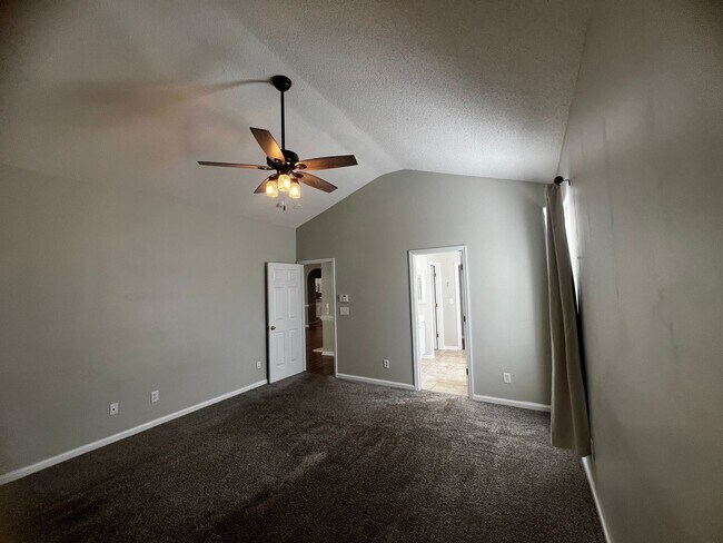 Building Photo - 404 Blackberry Ln