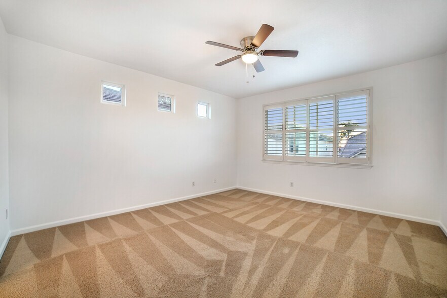 Building Photo - 10849 Brookfield Ave