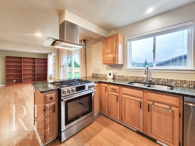 Building Photo - Modern Elegance Meets Tranquil Lakeside Living On Osprey Circle